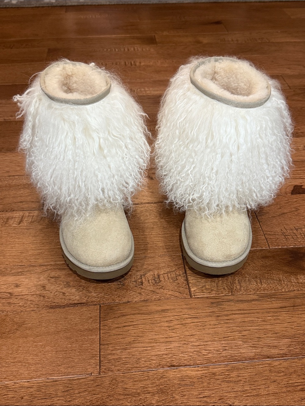 Women’s Ugg Mongolian Fur Sheepskin Short Boots -   SN 1875 - Size USA 8